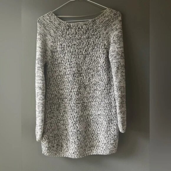 ZARA knit, size small, over sized,Cozy Gray Women's Sweater, v neck - Picture 2 of 5